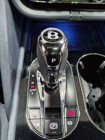 Used 2022 Bentley Bentayga AWD/4WD image 12