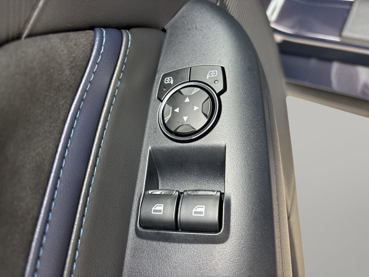 Used 2025 Ford Mustang Dark Horse image 17