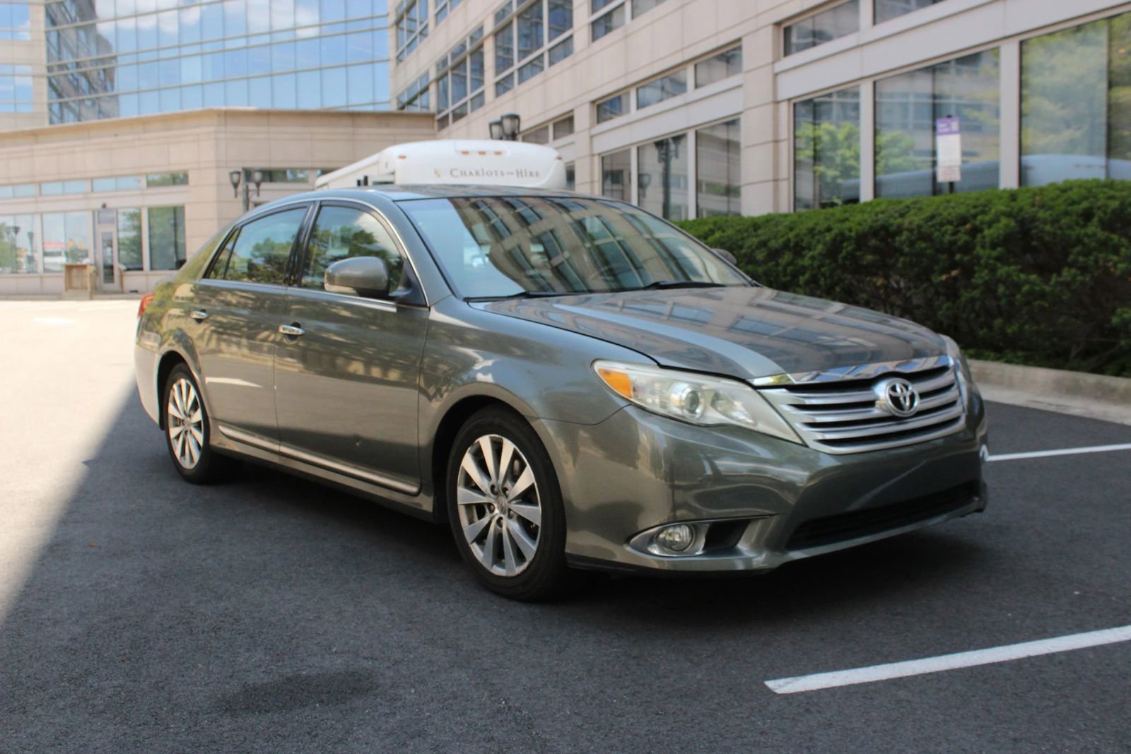 Used 2011 Toyota Avalon Limited FWD image 1
