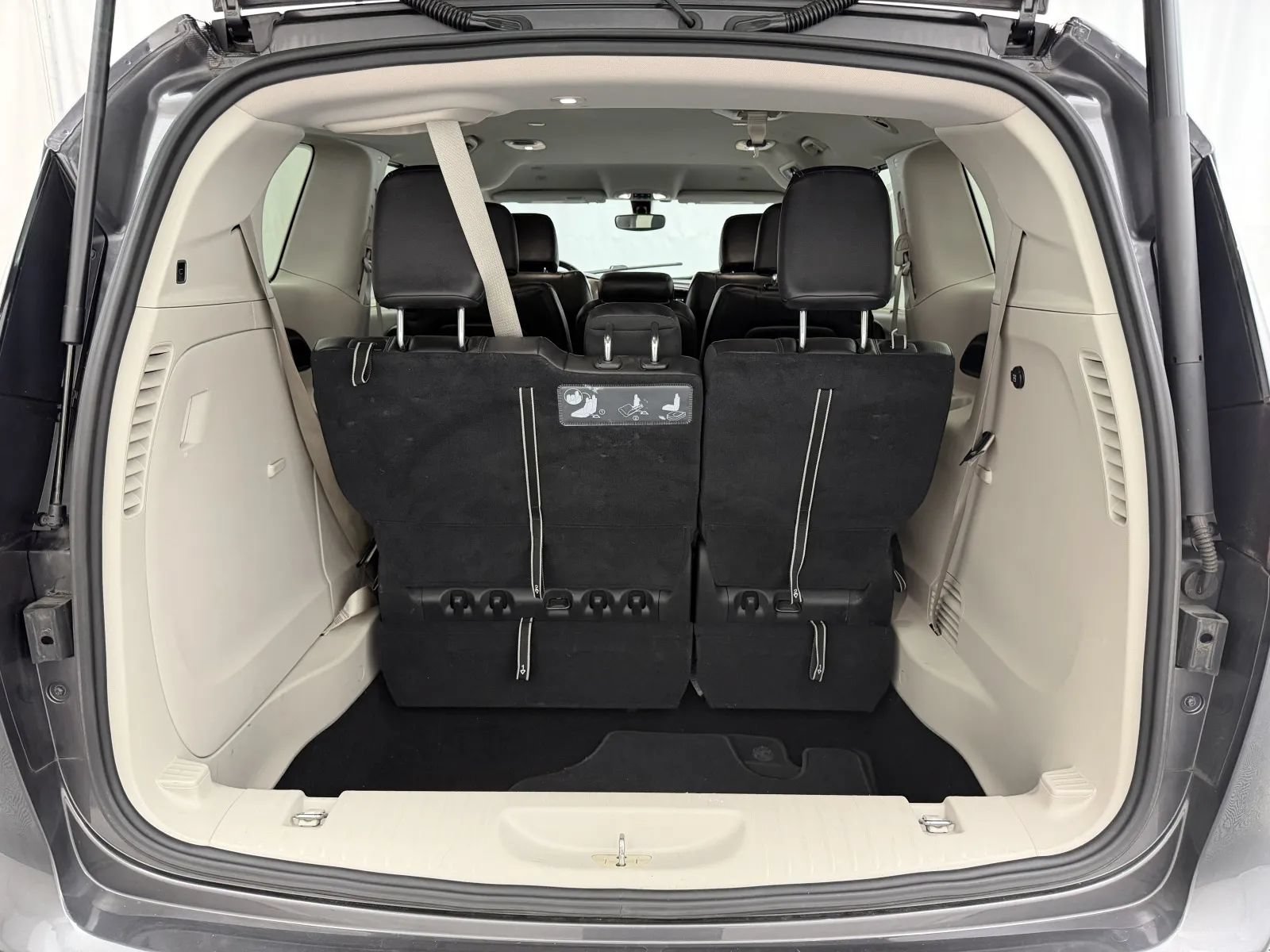 Used 2019 Chrysler Pacifica Touring-L FWD image 34