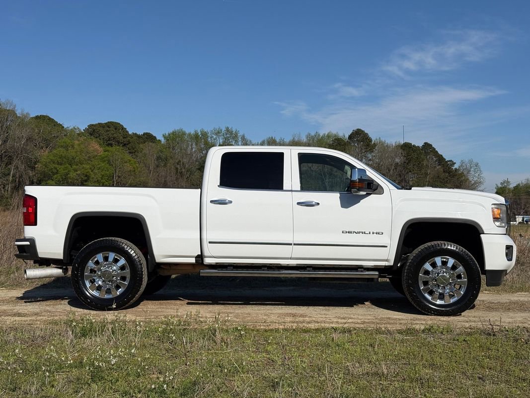 Used 2016 GMC Sierra 2500 Denali w/ Duramax Plus Package AWD/4WD image 3