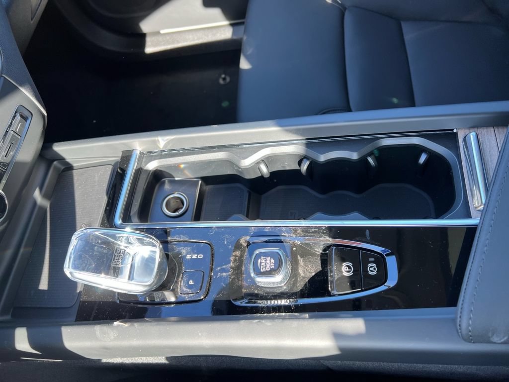 New 2026 Volvo XC60 B5 Plus w/ Protection Package Premier AWD/4WD image 18