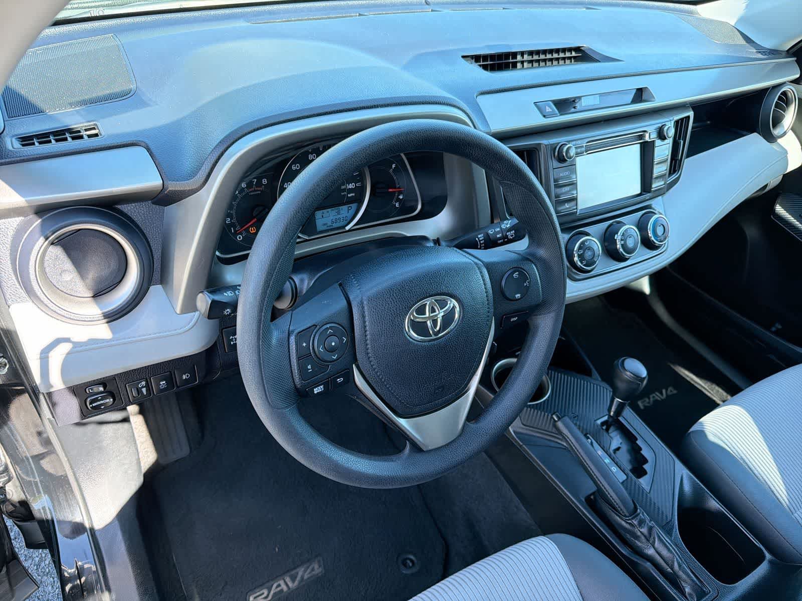 Used 2015 Toyota RAV4 LE AWD/4WD image 10