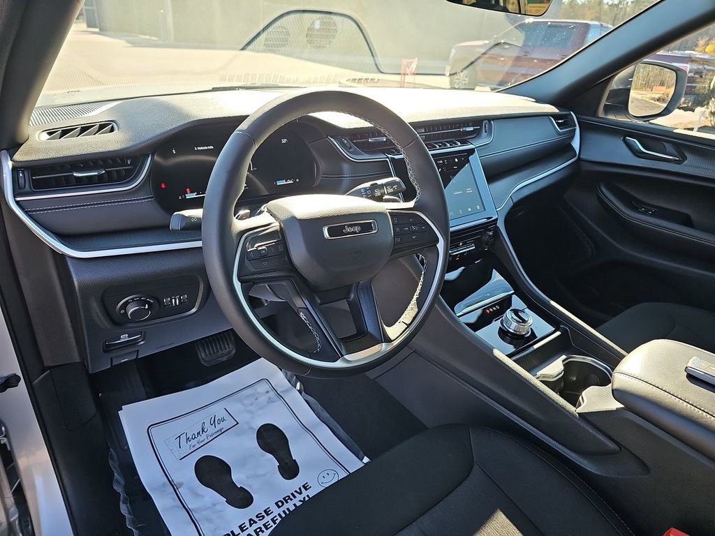 Used 2025 Jeep Grand Cherokee Laredo X w/ Trailer Tow Package image 19