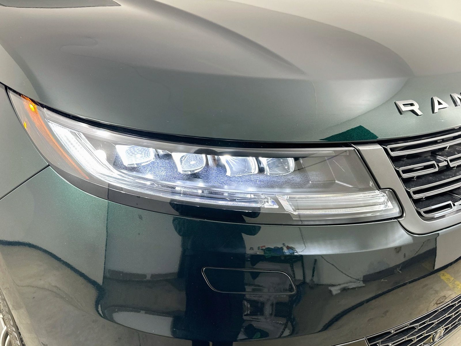New 2027 Land Rover Range Rover Sport Dynamic SE AWD/4WD image 9