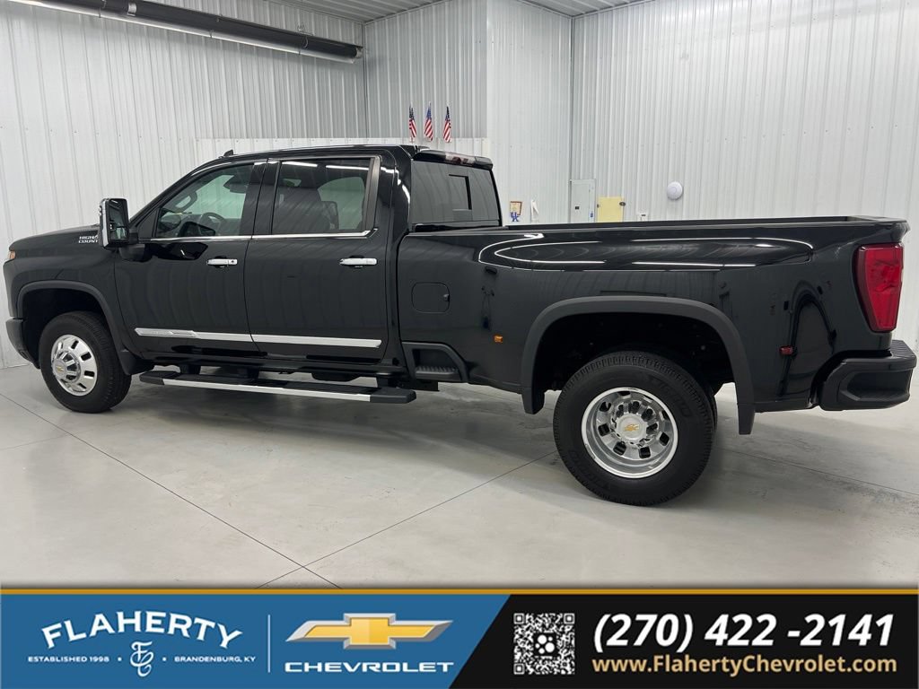 Used 2024 Chevrolet Silverado 3500 High Country AWD/4WD image 5