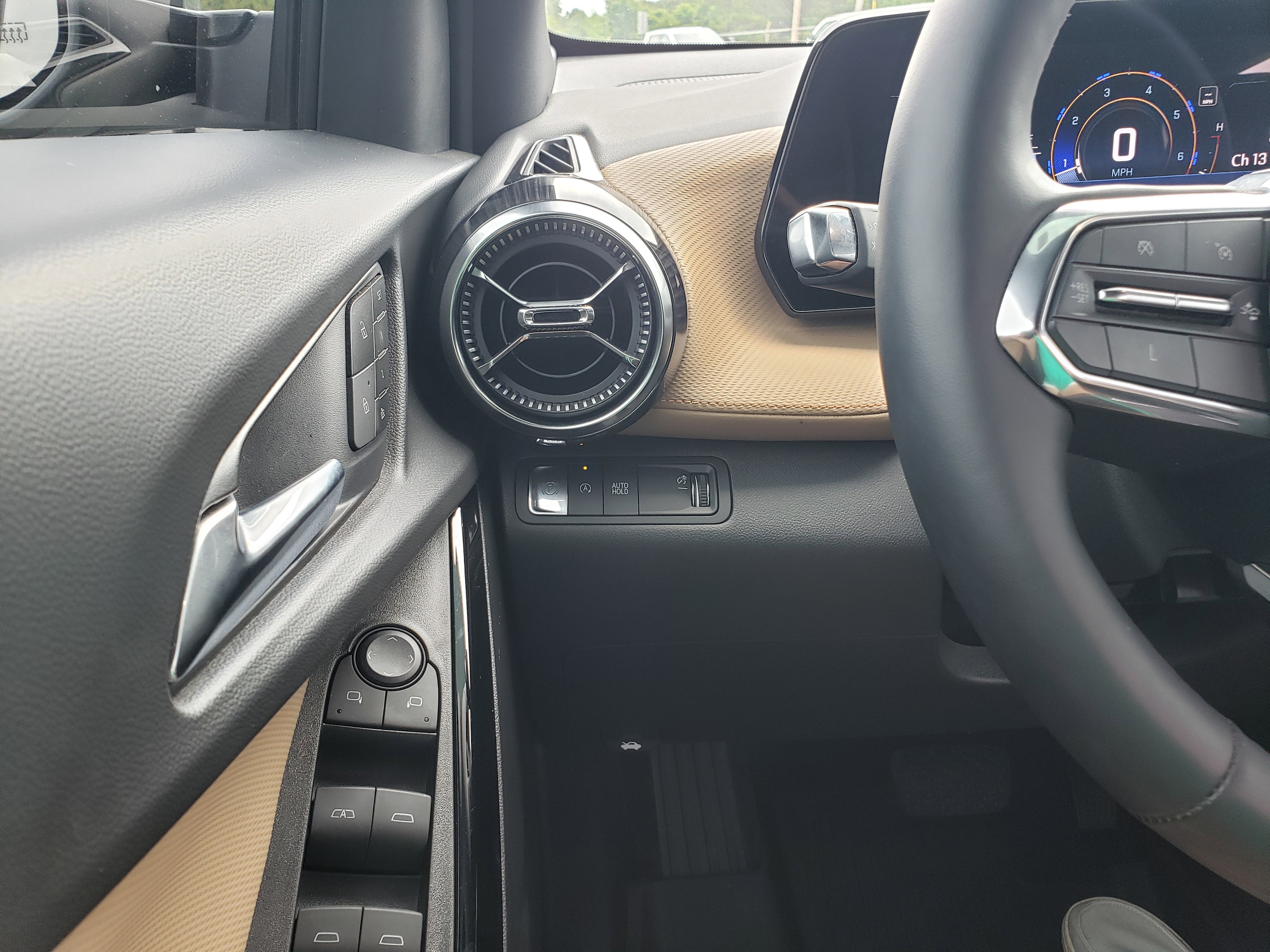 Used 2025 Chevrolet Equinox ACTIV w/ Safety and Technology Package FWD image 15