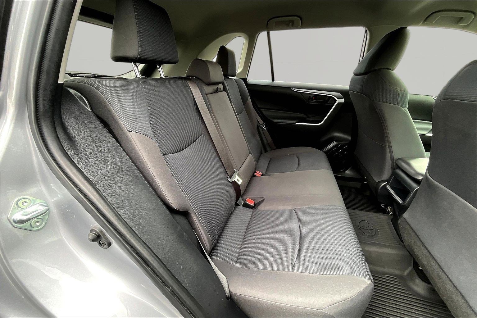Used 2021 Toyota RAV4 LE AWD/4WD image 25
