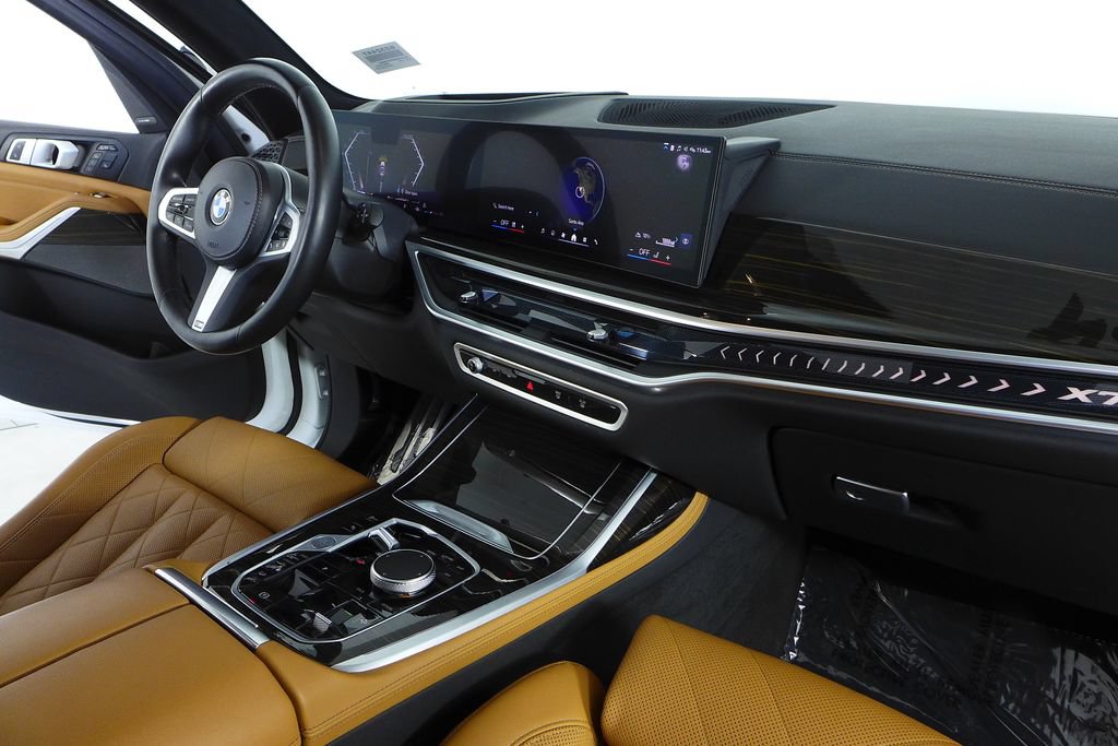 Used 2024 BMW X7 xDrive40i w/ M Sport Package AWD/4WD image 13