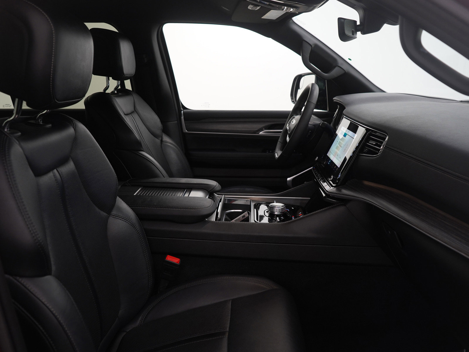 Used 2024 Jeep Wagoneer L Series III w/ Flexible Seating Group image 12