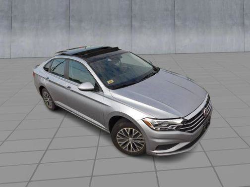 Used 2020 Volkswagen Jetta SE w/ SE Cold Weather Package FWD image 2
