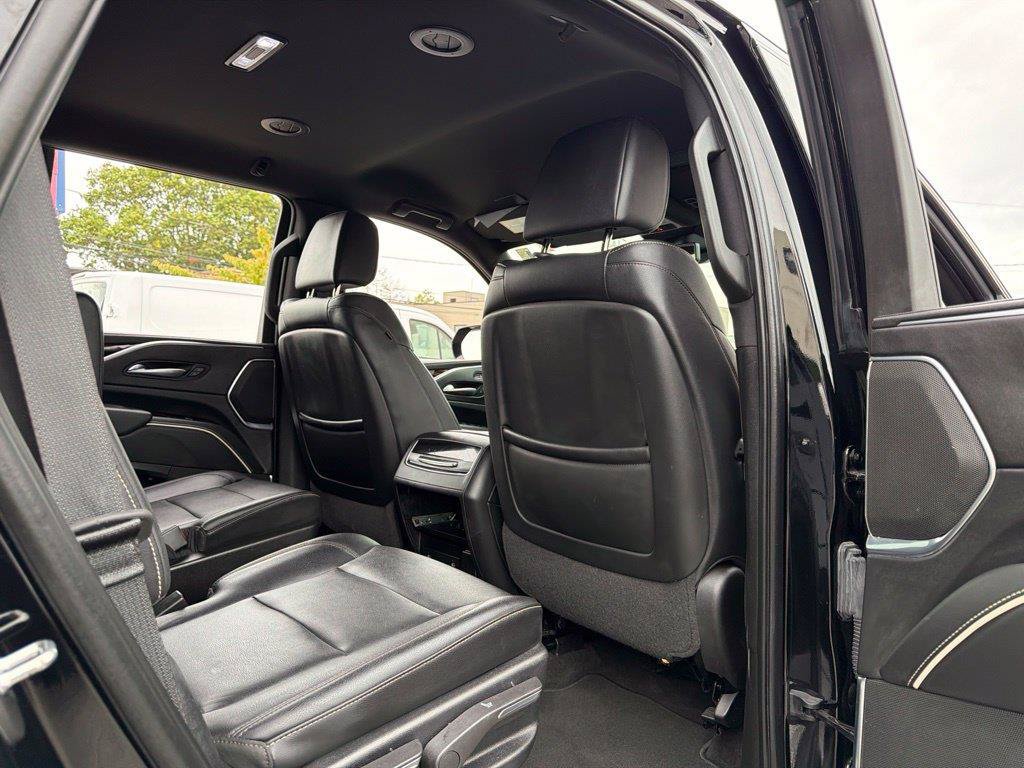 Used 2023 Cadillac Escalade Luxury AWD/4WD image 25