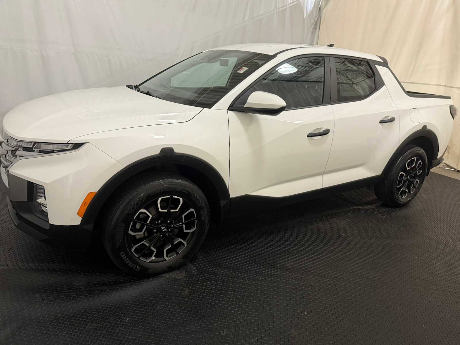 Used 2023 Hyundai Santa Cruz SE image 2