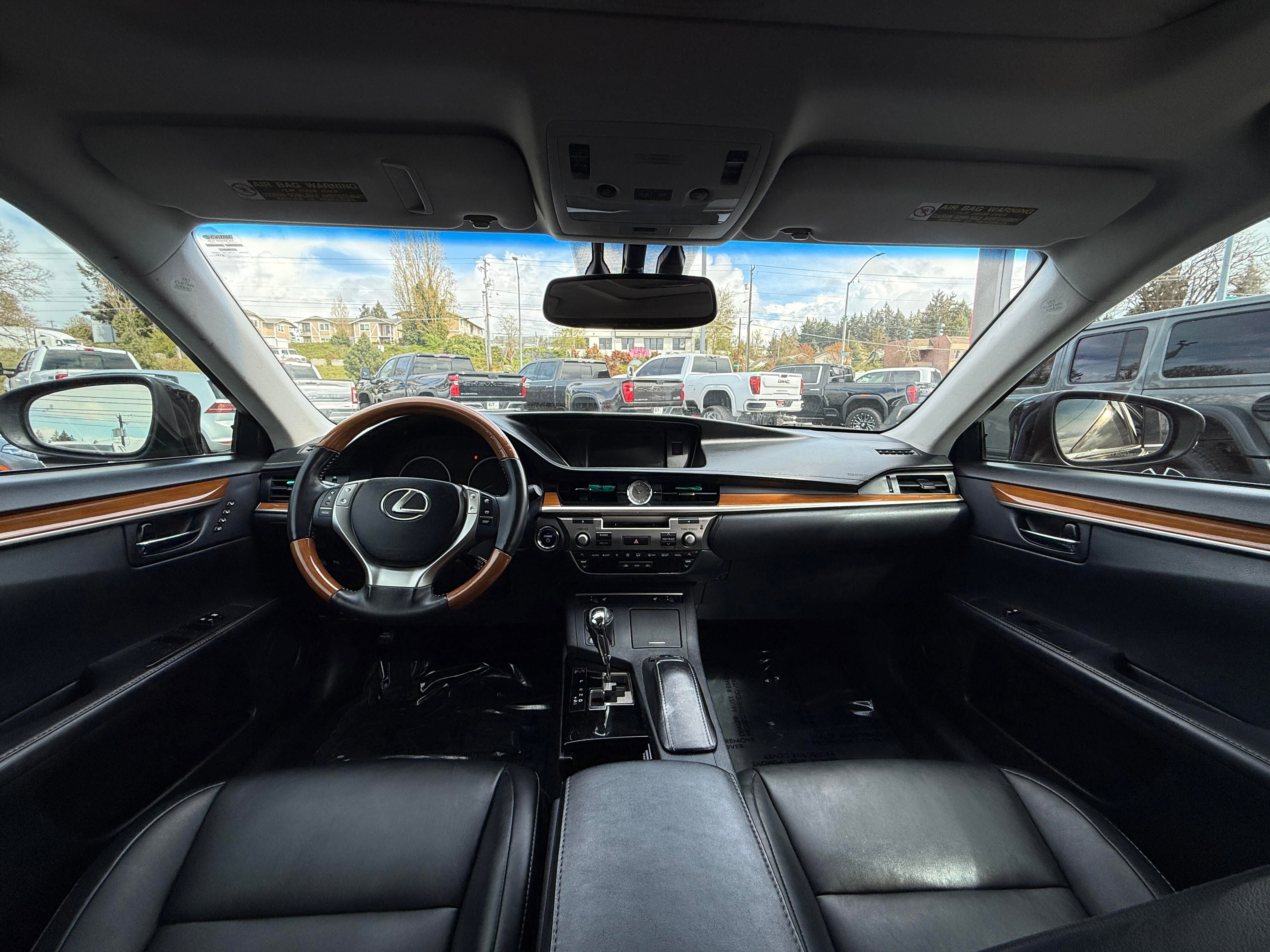 Used 2013 Lexus ES 300h w/ Premium Pkg FWD image 11