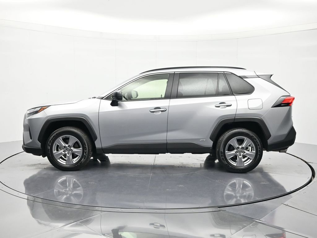 Used 2025 Toyota RAV4 LE AWD/4WD image 8