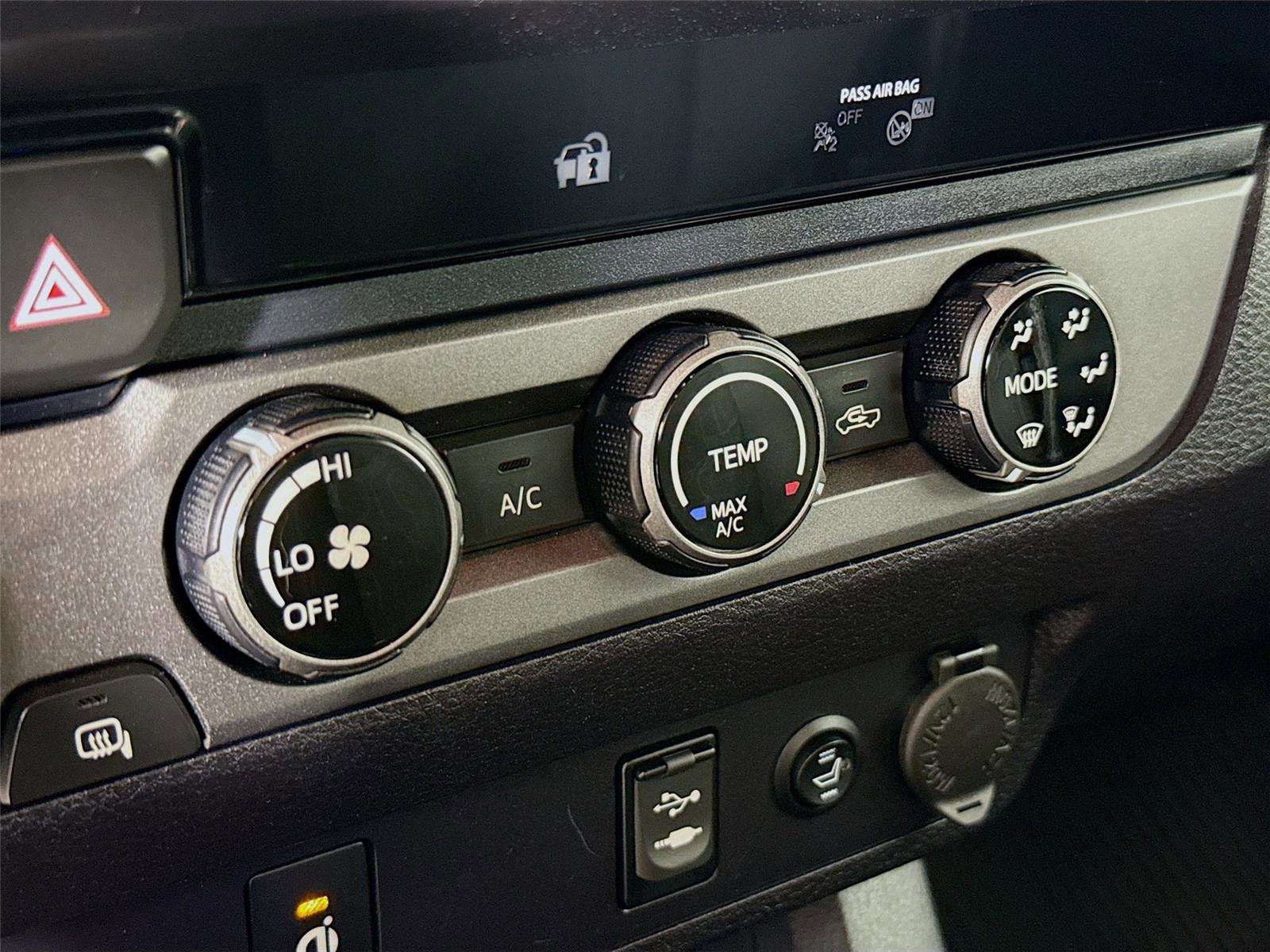 Used 2018 Toyota Tacoma TRD Sport image 17