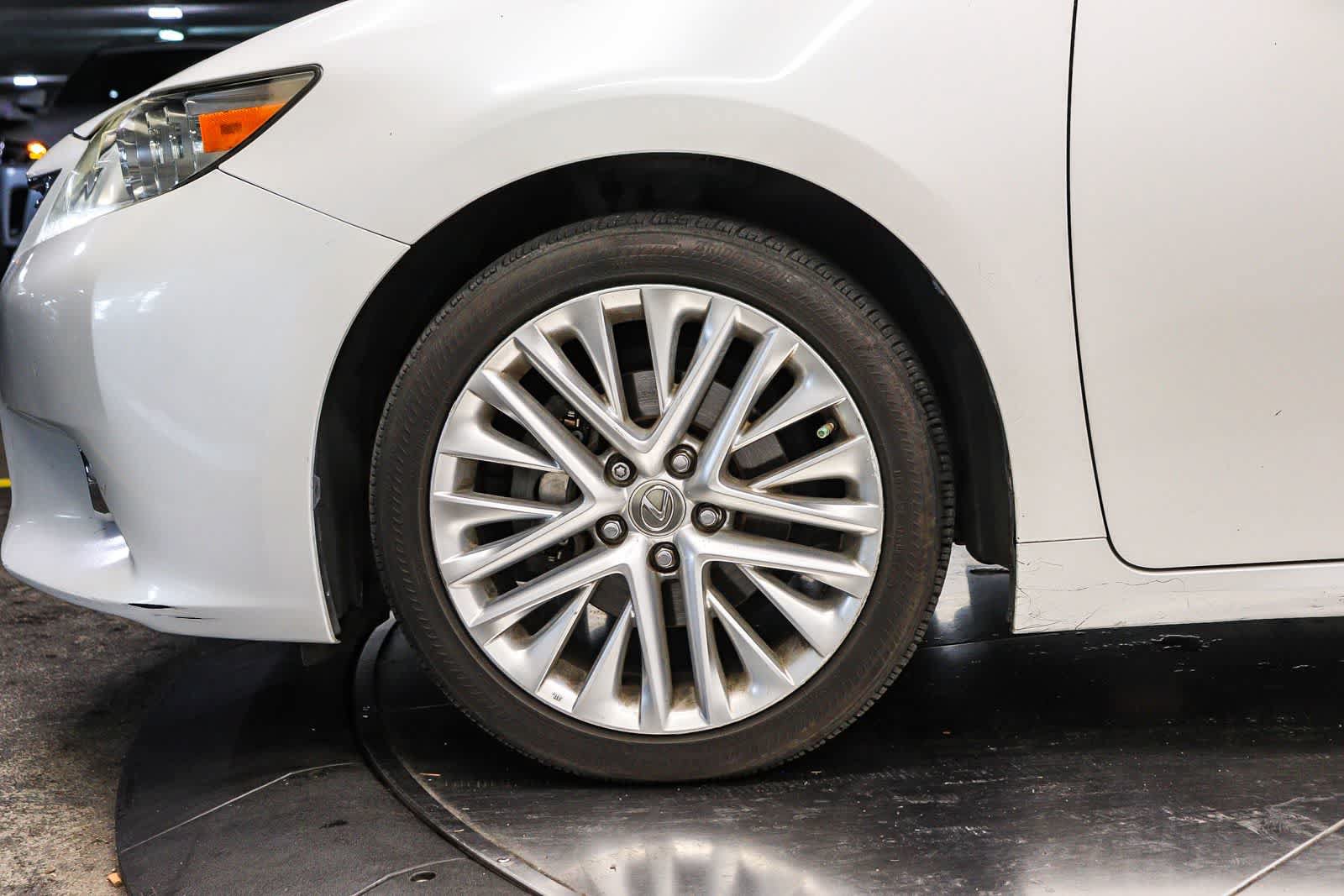 Used 2014 Lexus ES 350 w/ Luxury Package FWD image 6