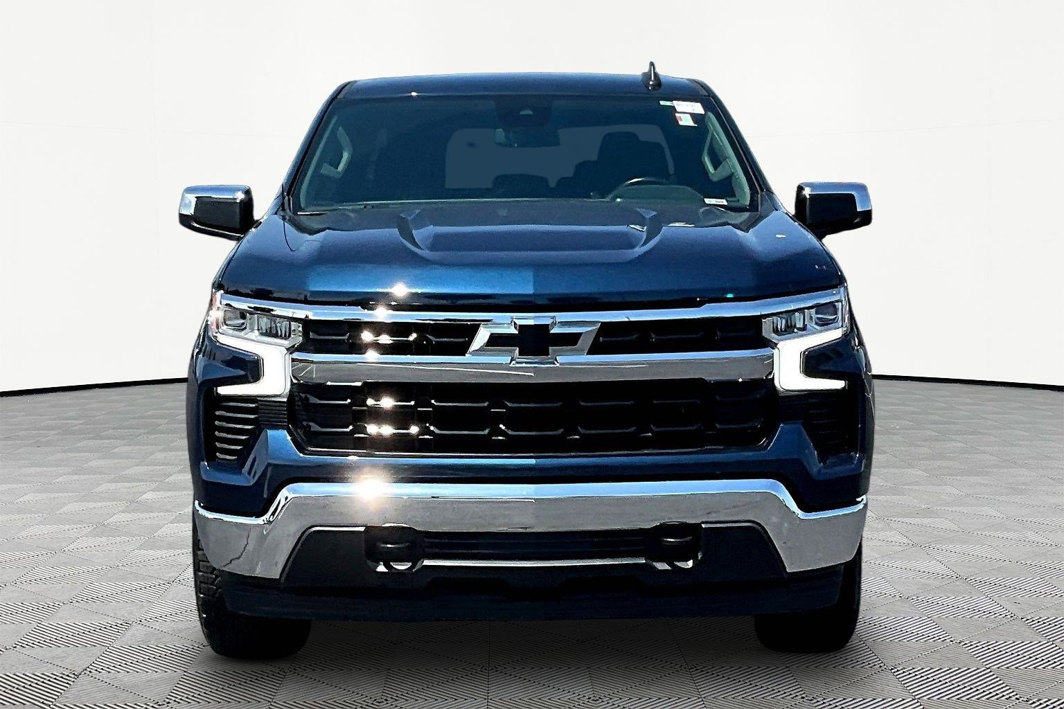 Used 2023 Chevrolet Silverado 1500 LT w/ Z71 Off-Road Package AWD/4WD image 2