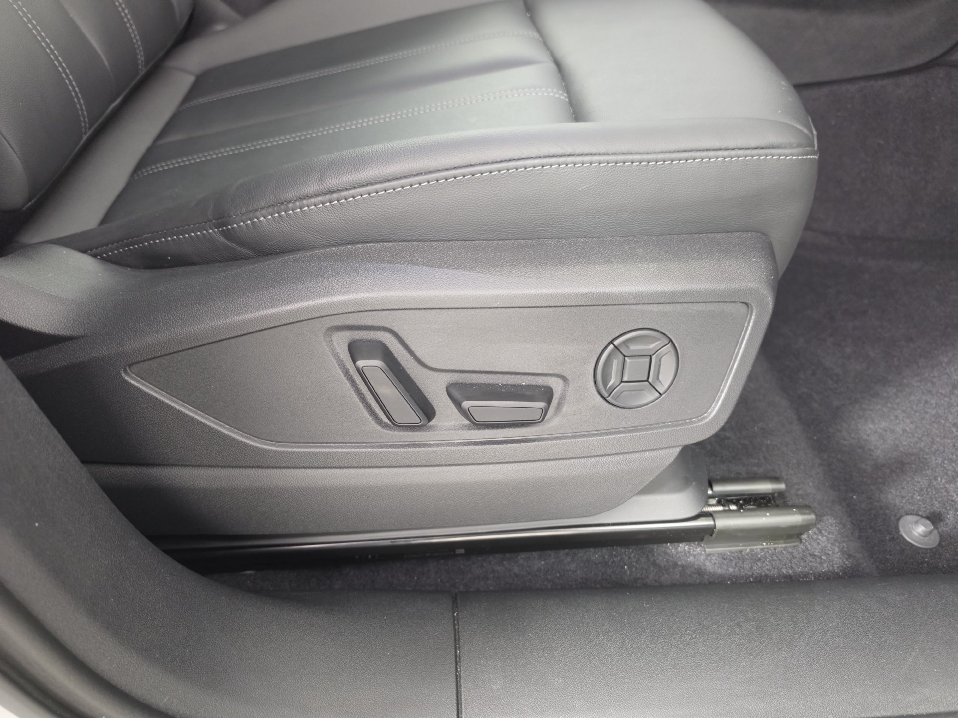 Certified 2025 Audi Q5 Premium w/ Convenience Package AWD/4WD image 37