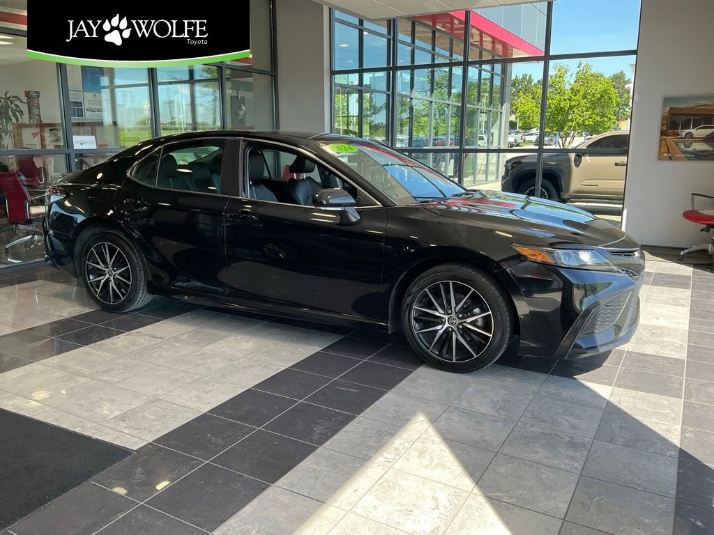 Certified 2024 Toyota Camry SE FWD image 1