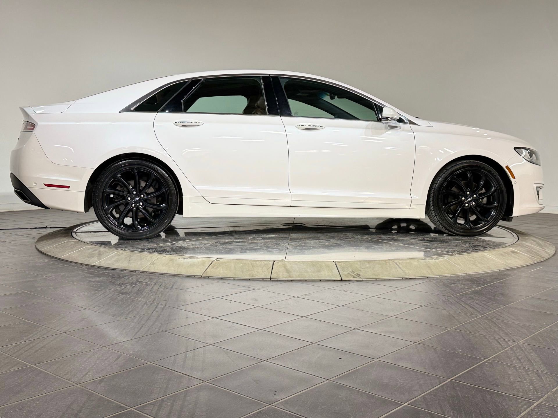 Used 2020 Lincoln MKZ Reserve w/ Monochromatic Package image 10