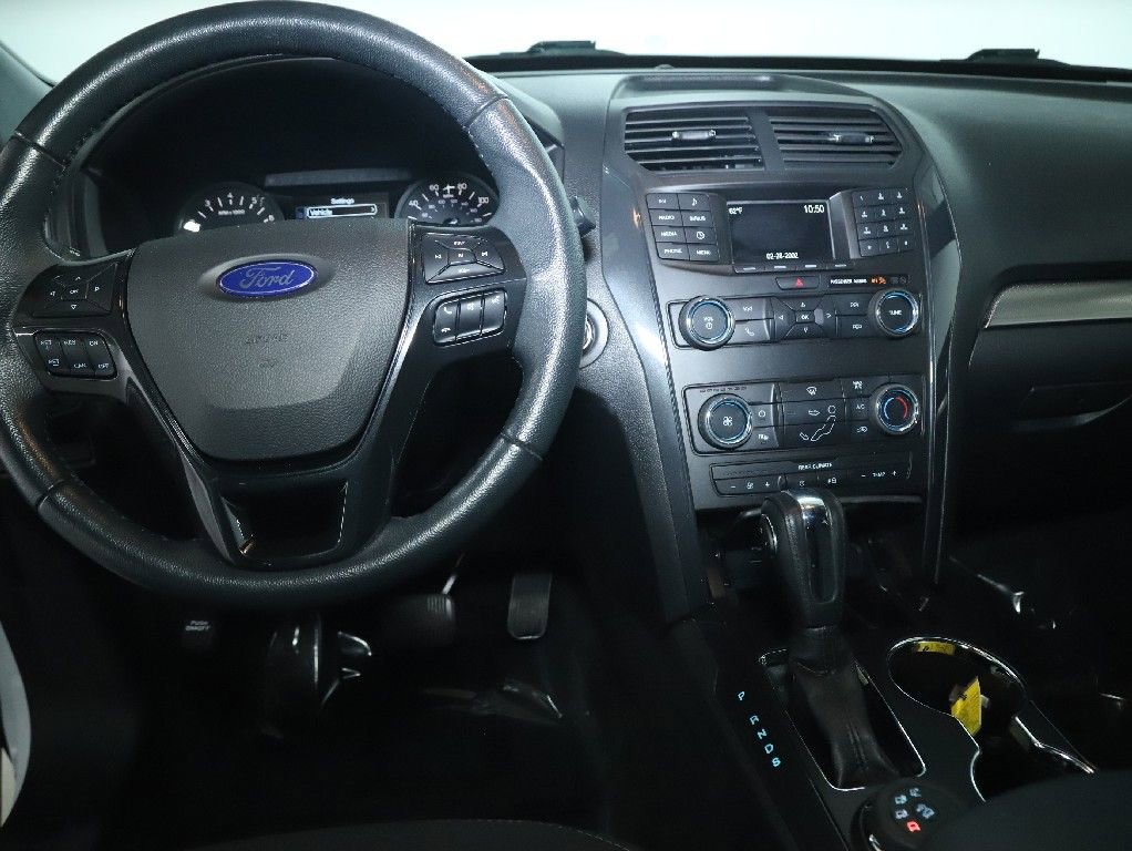 Used 2018 Ford Explorer XLT image 28
