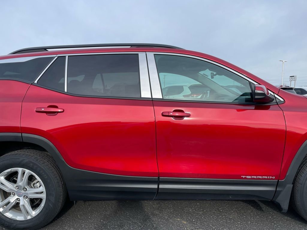 Used 2022 GMC Terrain SLE w/ Driver Convenience Package image 31