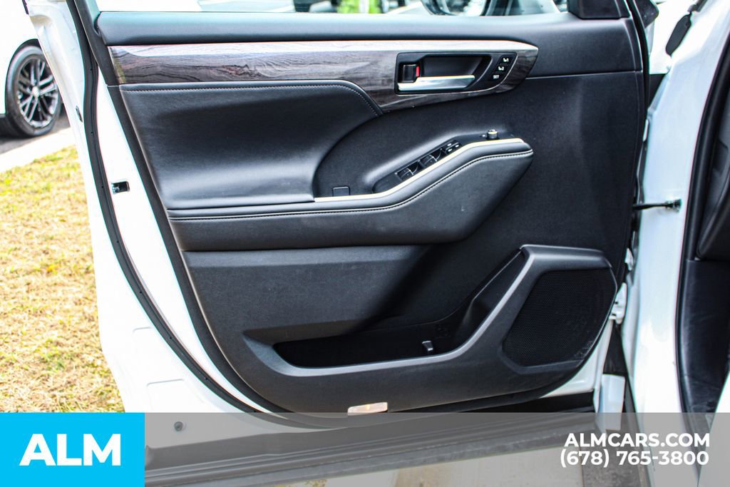 Used 2024 Toyota Highlander Limited image 41