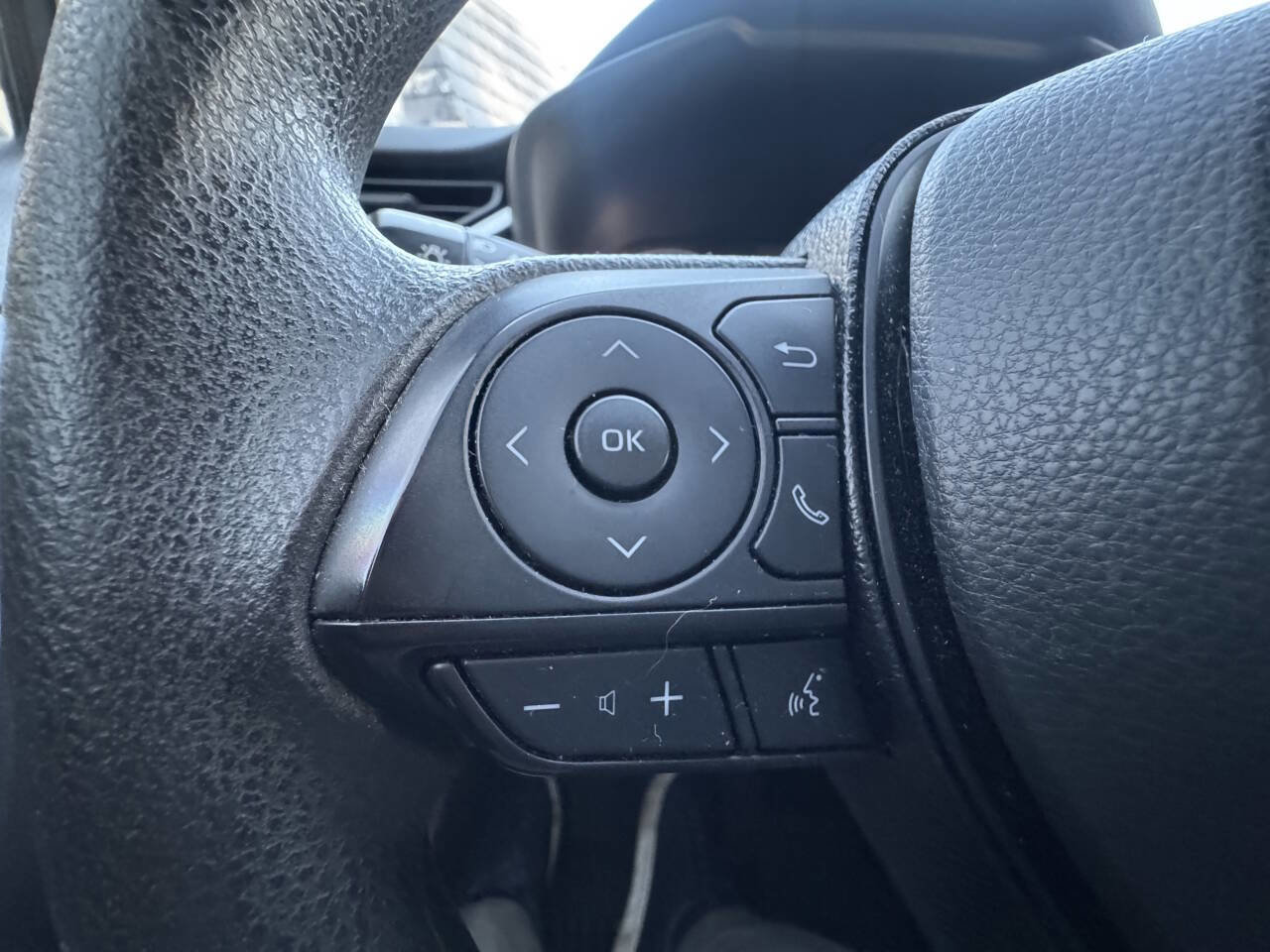 Used 2020 Toyota RAV4 LE image 22