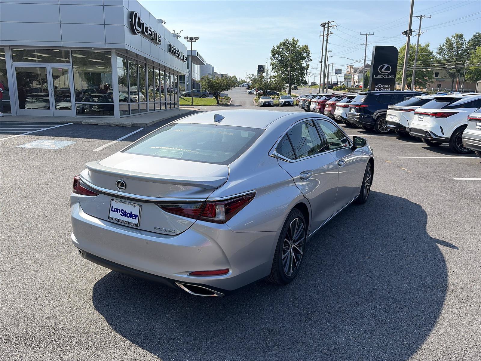 Used 2025 Lexus ES 350 w/ Premium Package FWD image 5
