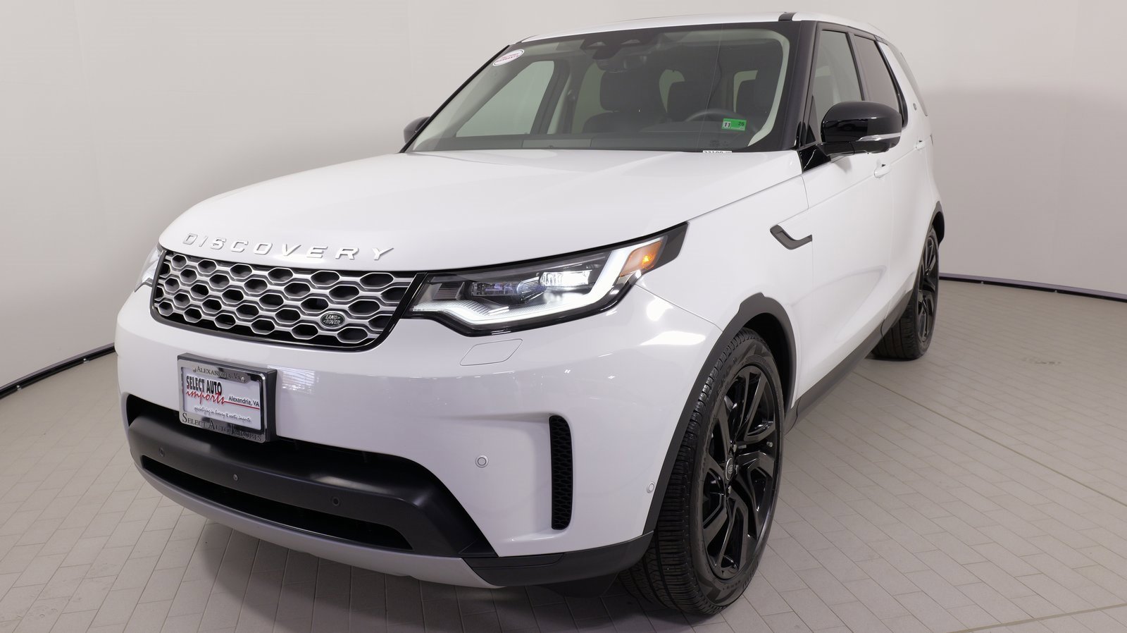 Used 2024 Land Rover Discovery S image 5