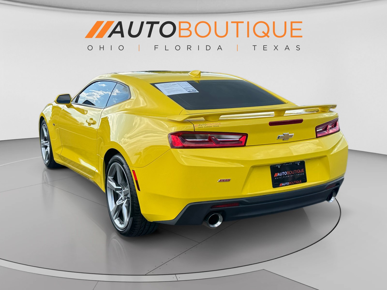 Used 2017 Chevrolet Camaro SS RWD image 3