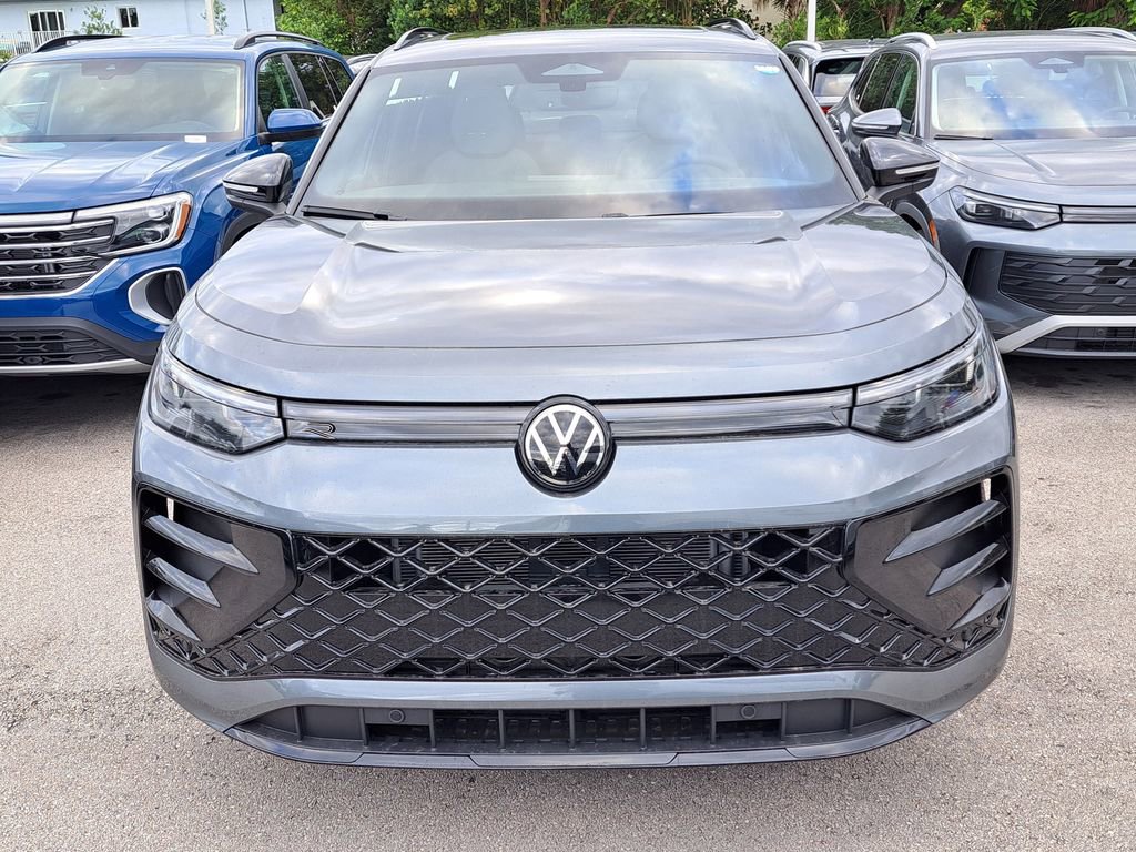 New 2026 Volkswagen Tiguan SE R-Line FWD image 2
