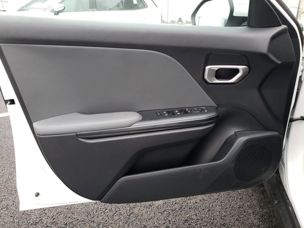 New 2025 Kia K4 LXS image 15
