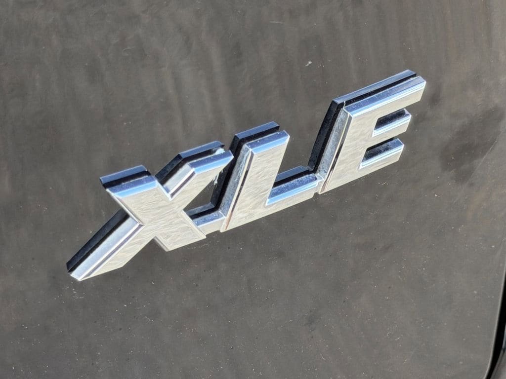 Used 2025 Toyota RAV4 XLE FWD image 11