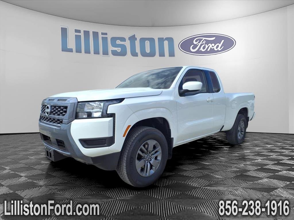 Used 2025 Nissan Frontier SV image 3