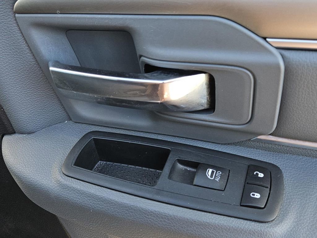 Used 2020 RAM 1500 Classic SLT image 30