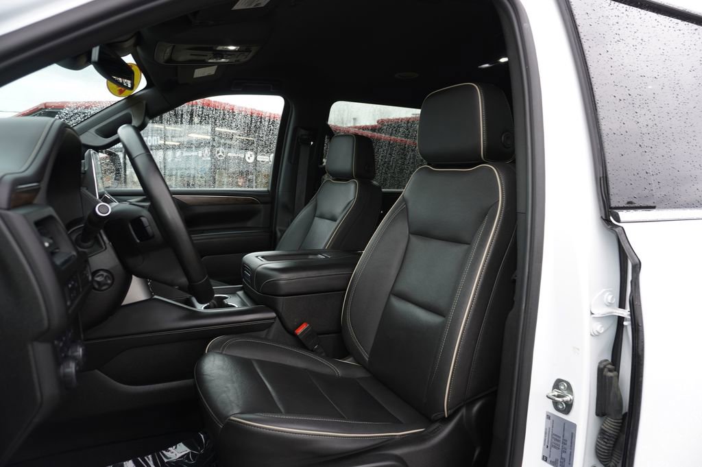 Used 2023 Chevrolet Suburban Premier image 23