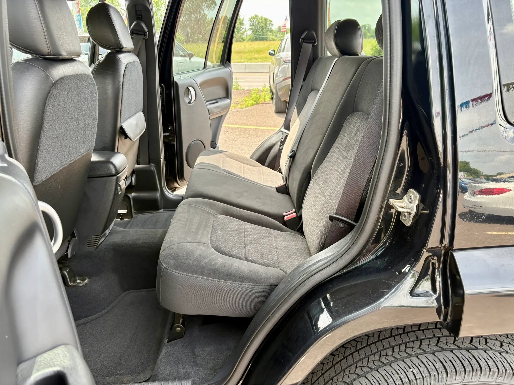 Used 2003 Jeep Liberty Limited AWD/4WD image 16