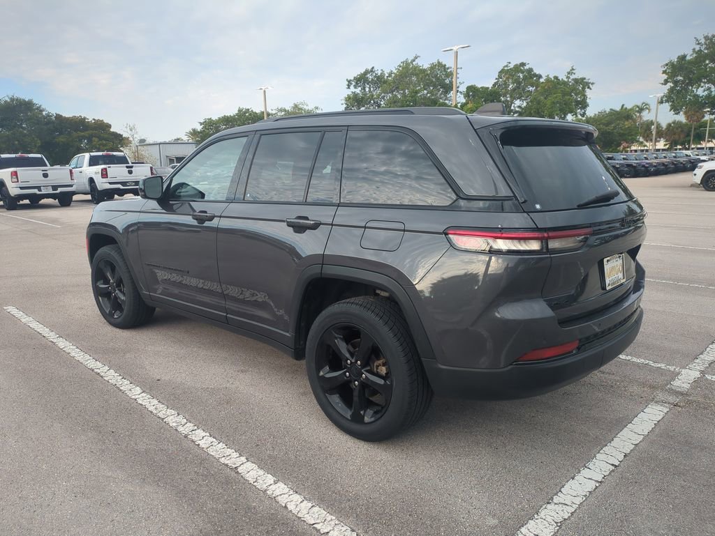 Used 2023 Jeep Grand Cherokee Altitude AWD/4WD image 8