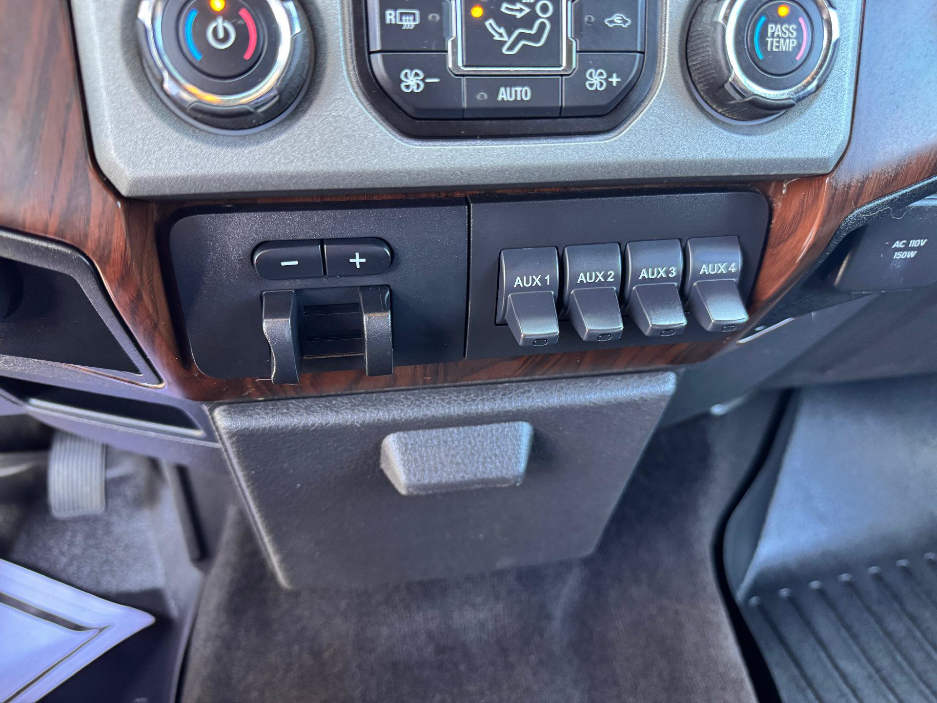 Used 2013 Ford F350 Lariat w/ Lariat Ultimate Pkg AWD/4WD image 35