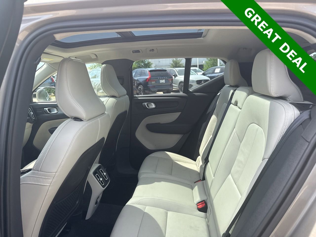Used 2022 Volvo XC40 T5 Inscription w/ Advanced Package AWD/4WD image 16