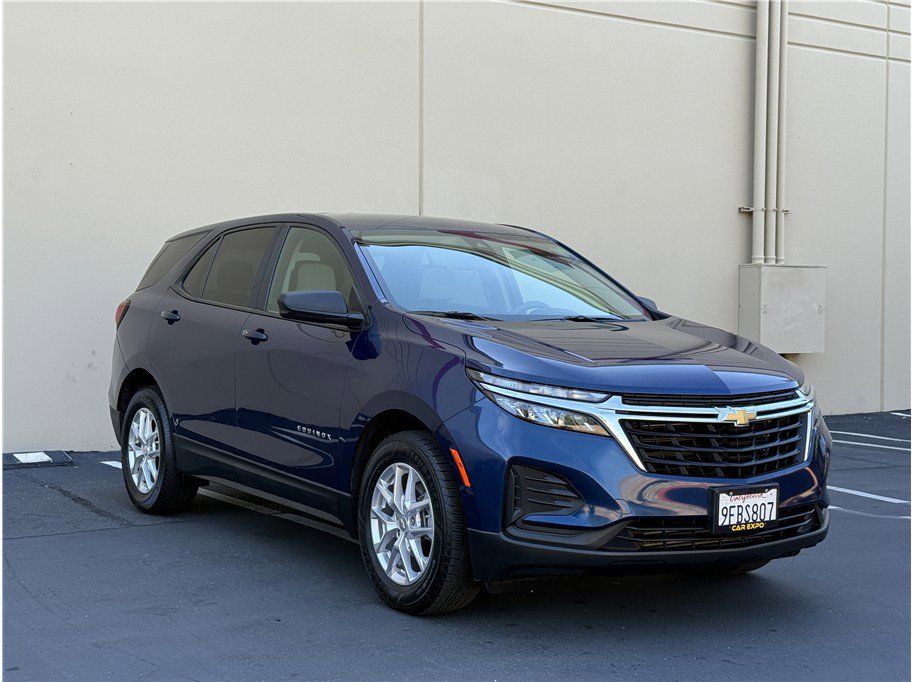 Used 2023 Chevrolet Equinox LS w/ LS Convenience Package FWD image 3