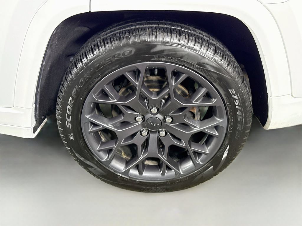Used 2023 Jeep Grand Cherokee Summit AWD/4WD image 37
