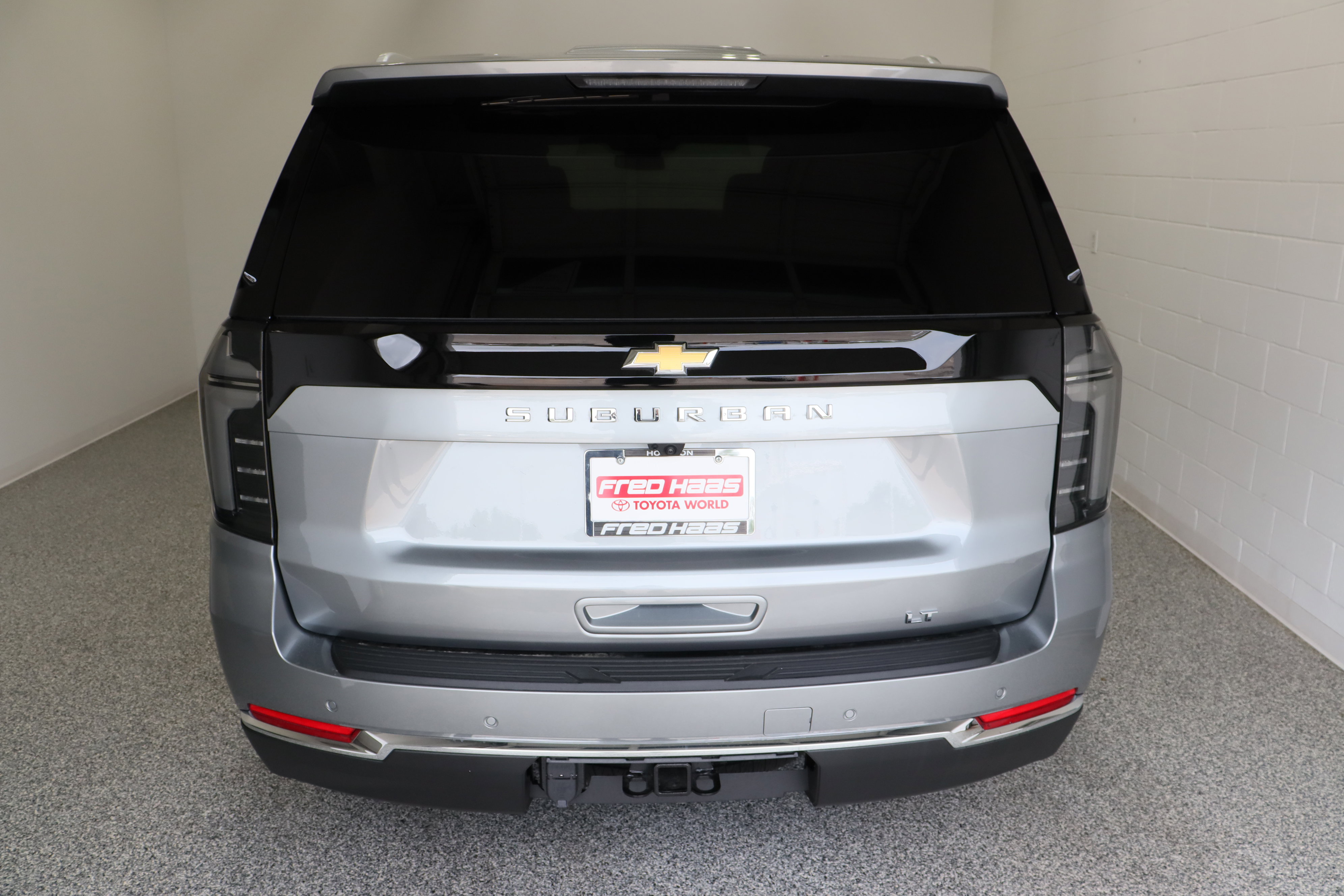 Used 2025 Chevrolet Suburban LT w/ Comfort Package RWD image 8