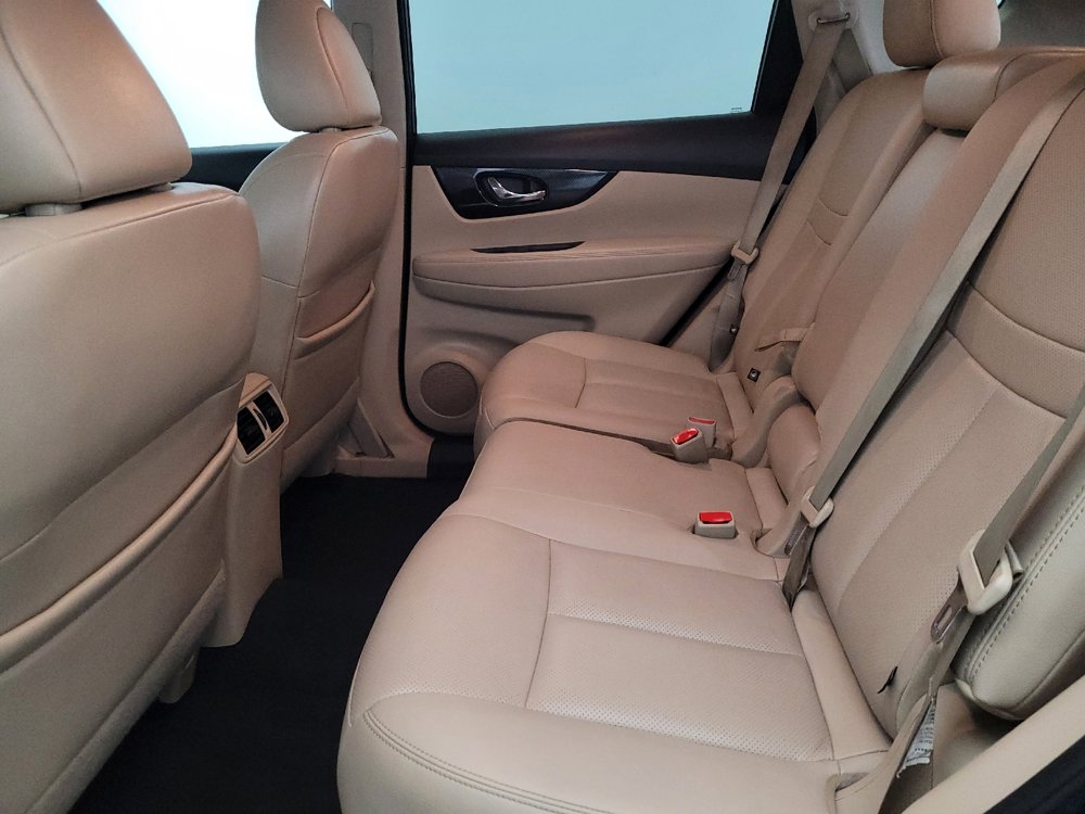 Used 2017 Nissan Rogue SL w/ SL Premium Package image 18