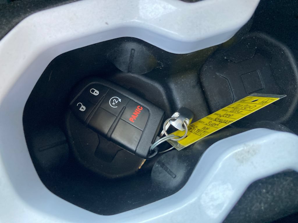 Used 2016 Jeep Renegade Latitude AWD/4WD image 36