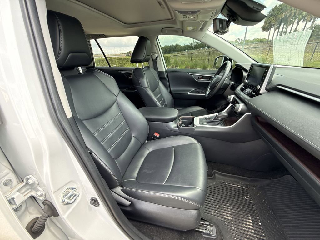 Used 2019 Toyota RAV4 Limited w/ Carpet Mat Package AWD/4WD image 16