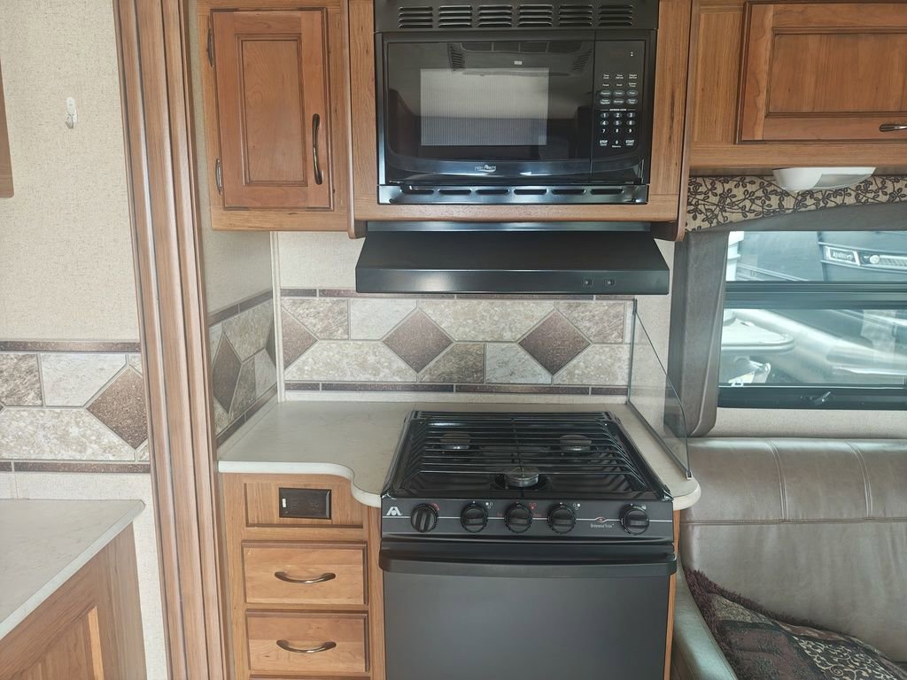 Used 2016 Ford E-450 and Econoline 450 Super Duty w/ Motorhome Prep Package image 15