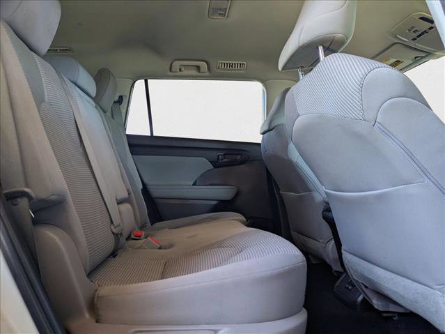 Used 2022 Toyota Highlander LE image 18